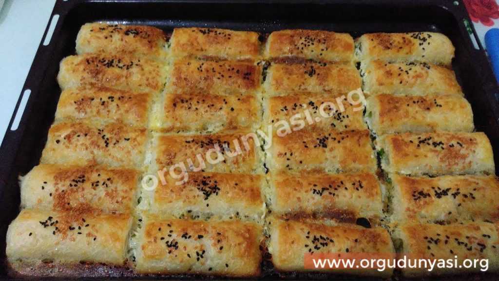 Baklava Yufkasından Patatesli Banyolu Börek Tarifi